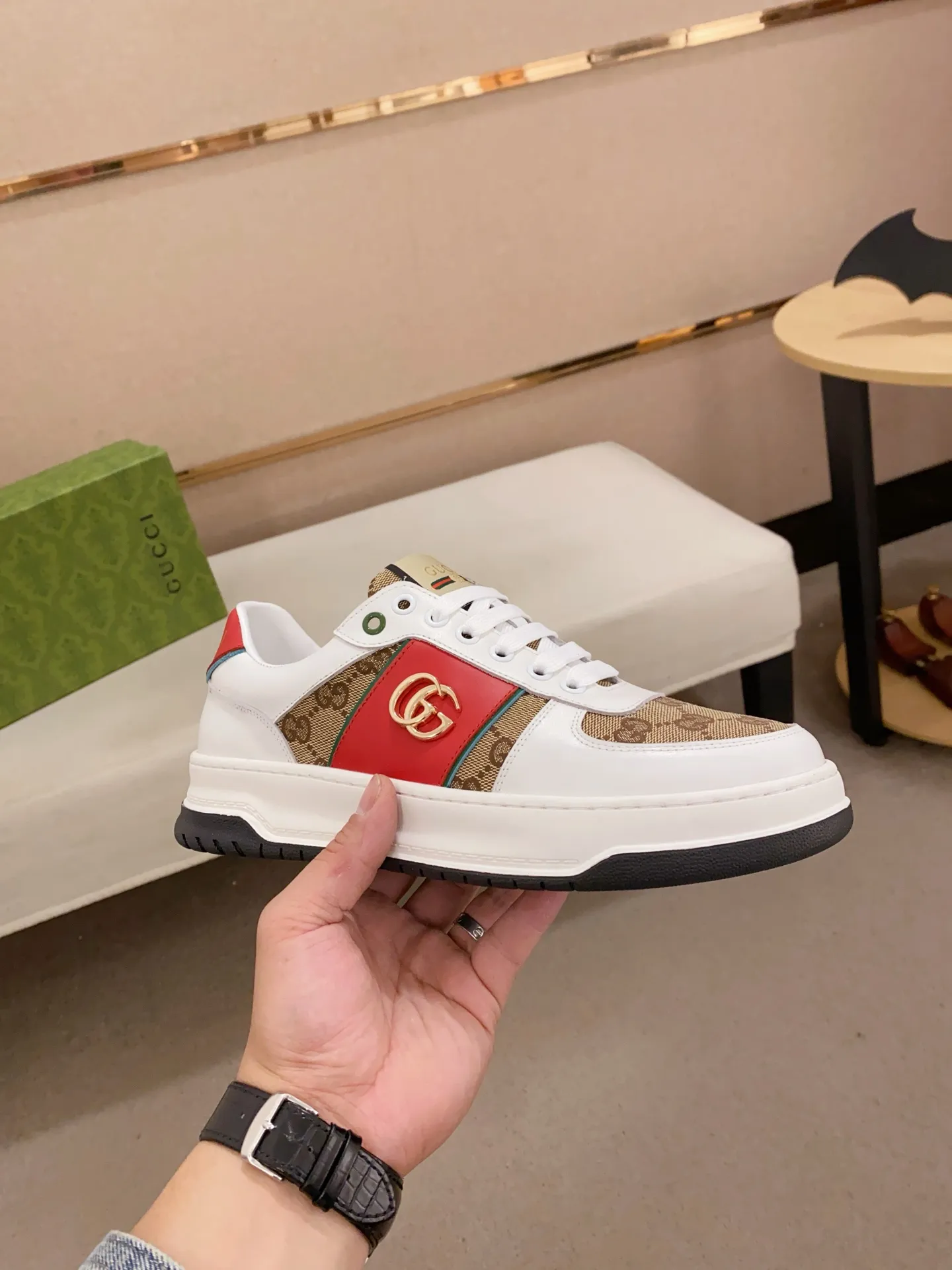 Men's clothing and shoes💰:400💰 (GUCCI) The latest model from the official website 🎁🎁Casual and fashionable men's shoes👟, hot style 💥The version is simple and elegant, exclusive for trendy men. Unique official website latest brand elements 👑Gucci original decoration, fashionable and generous, the fabric is original cowhide ✅sheepskin lining, the official website specifies wear-resistant casual outsole, the classic model is taken in kind at the counter🎬38-44 (45 is not returned or exchanged)